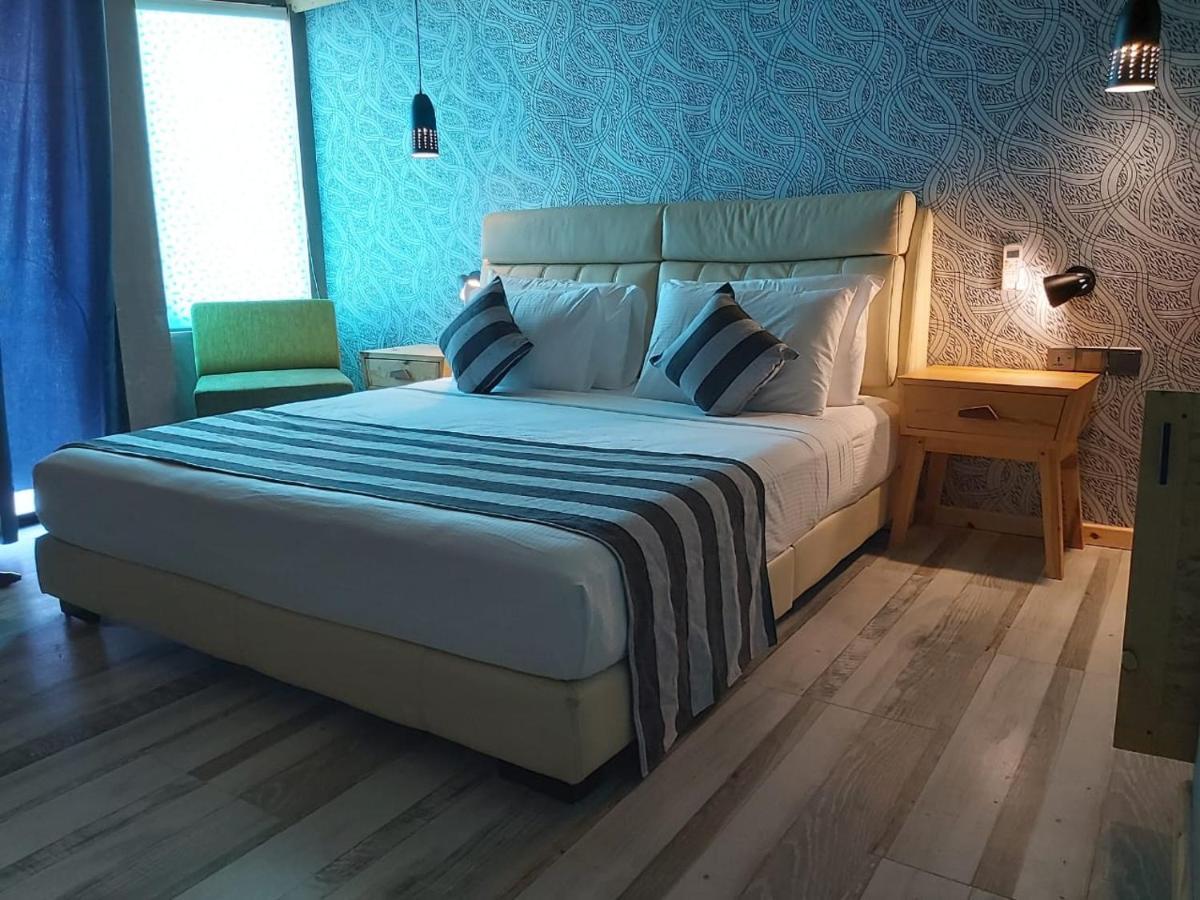 Suncoast Beach Hotel Mirissa Buitenkant foto