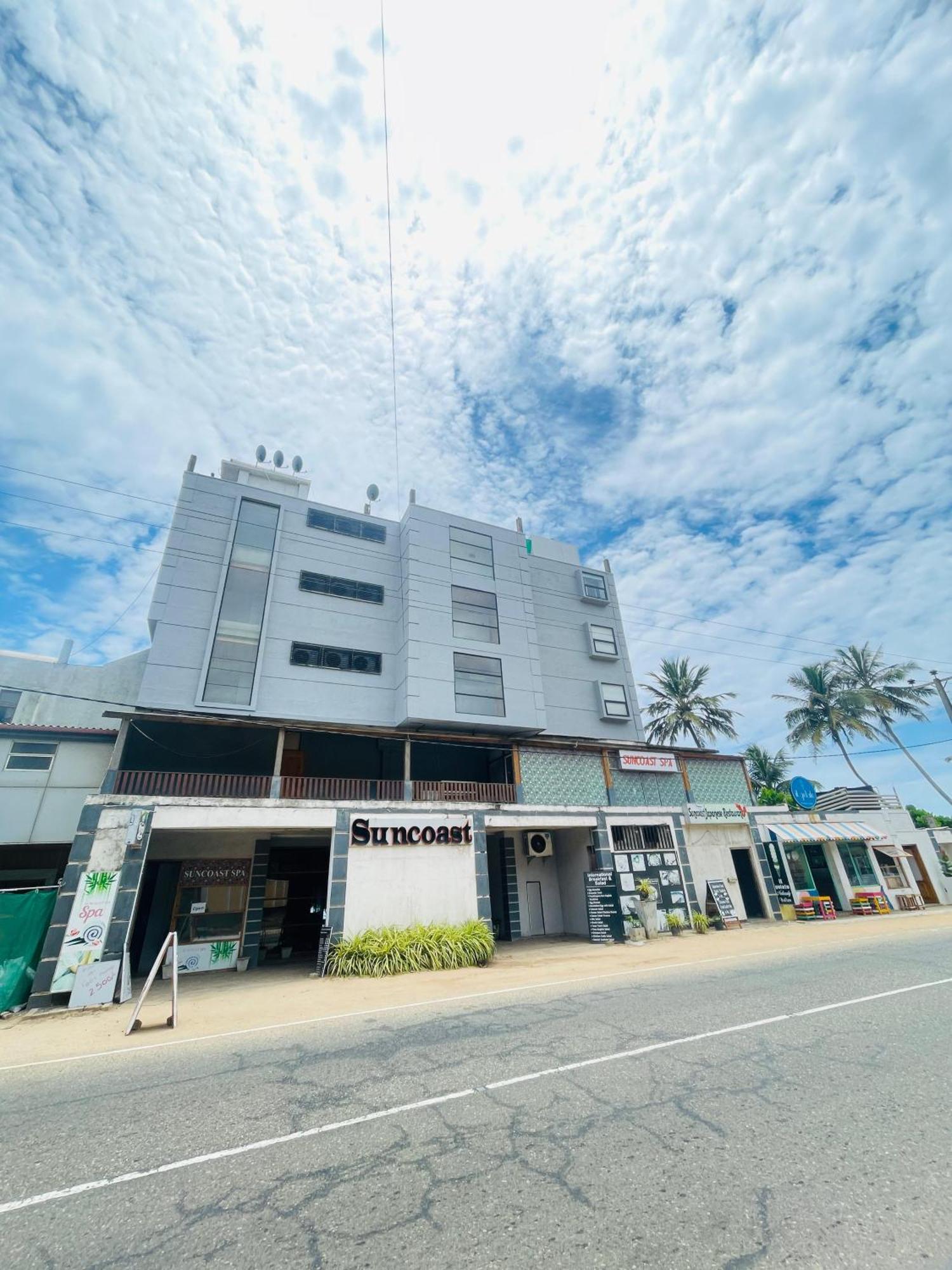 Suncoast Beach Hotel Mirissa Buitenkant foto