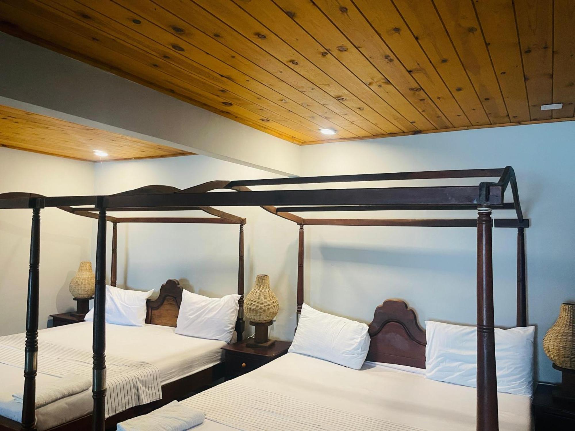 Suncoast Beach Hotel Mirissa Buitenkant foto