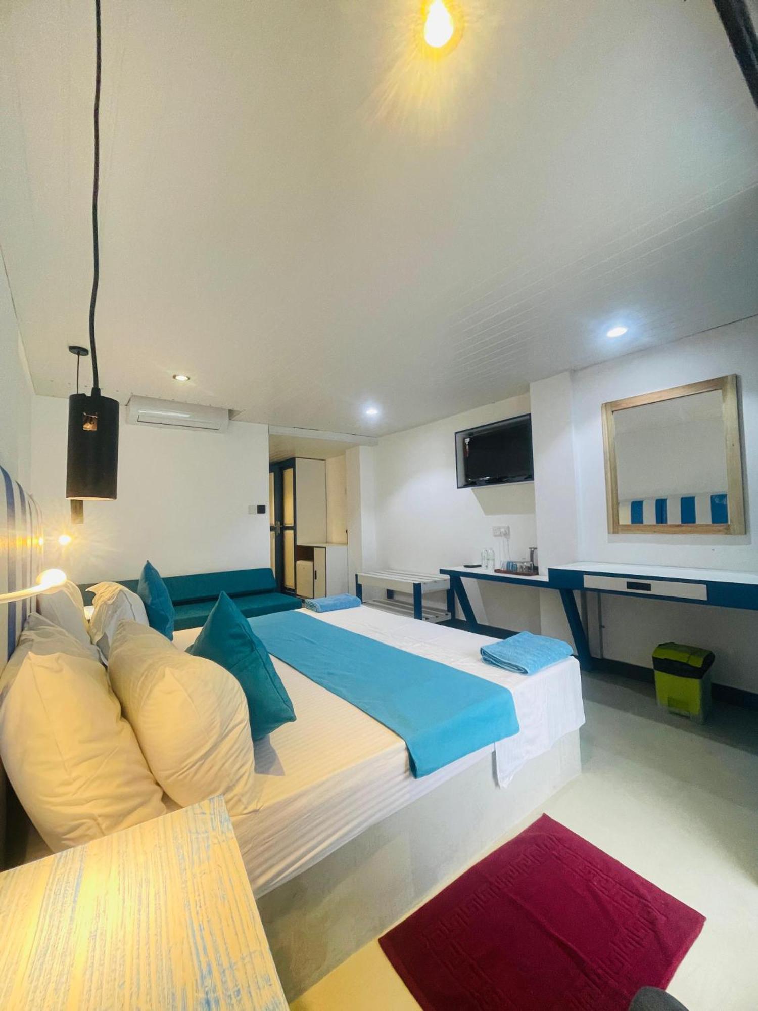 Suncoast Beach Hotel Mirissa Buitenkant foto