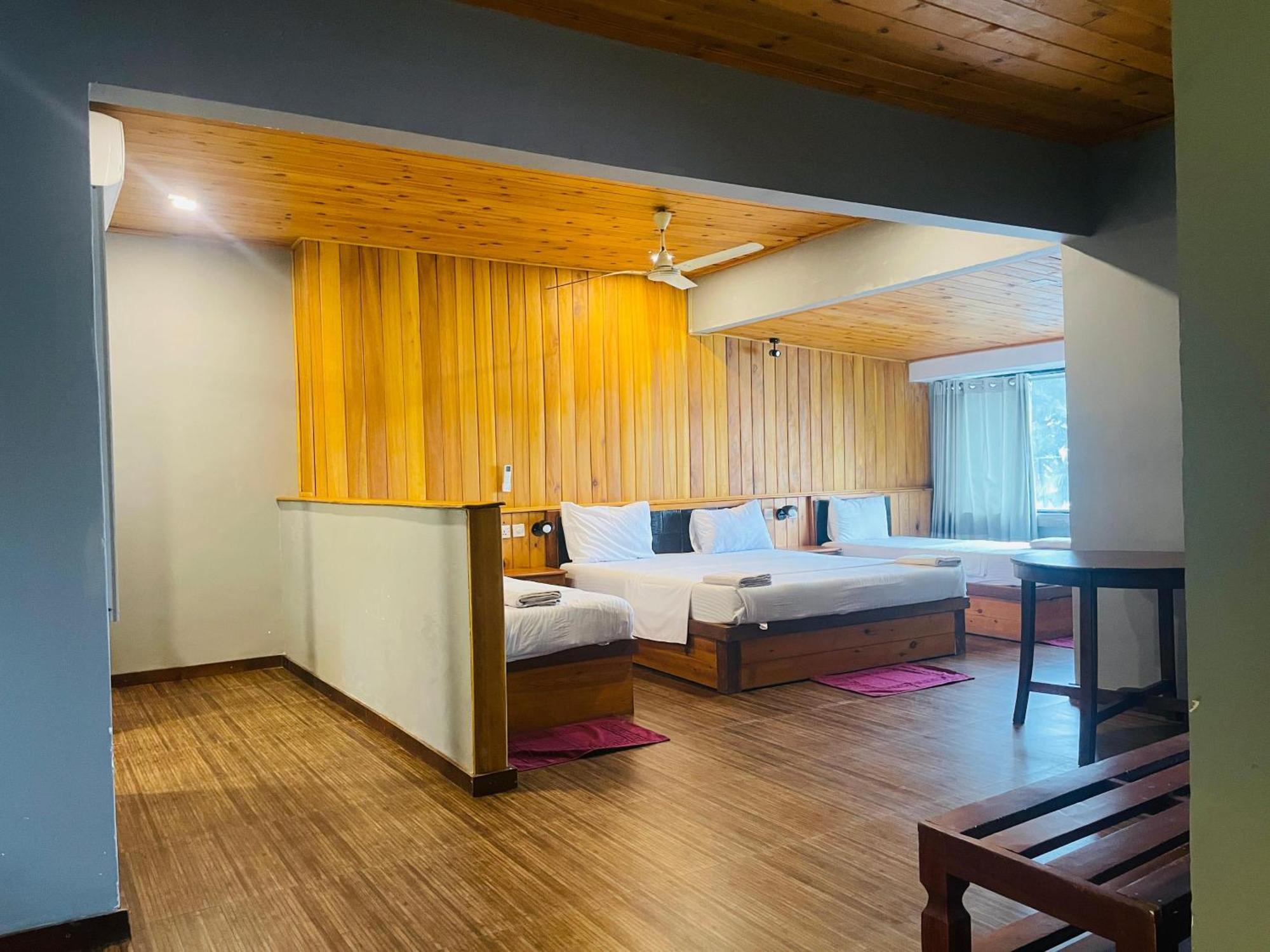 Suncoast Beach Hotel Mirissa Buitenkant foto