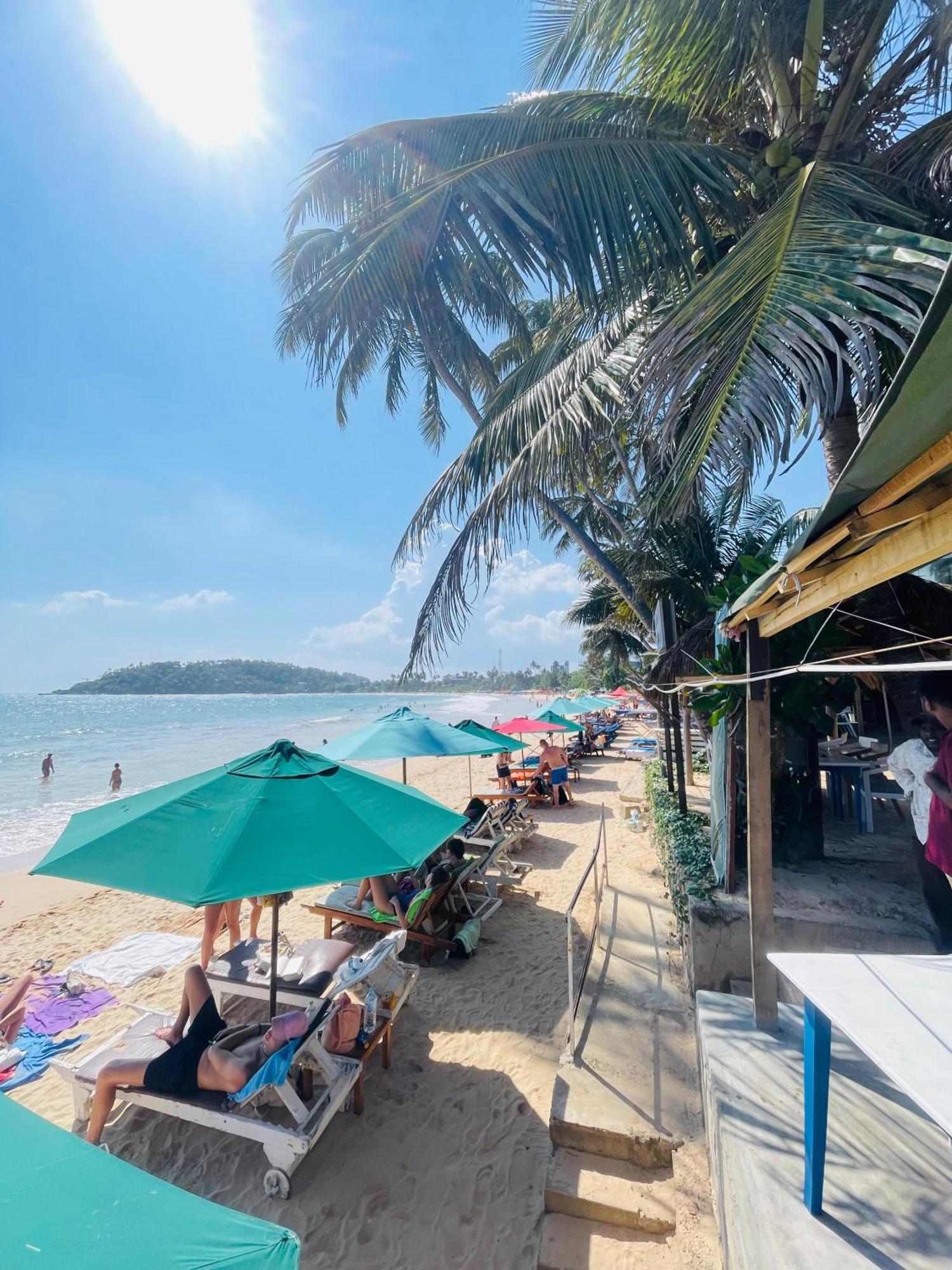Suncoast Beach Hotel Mirissa Buitenkant foto