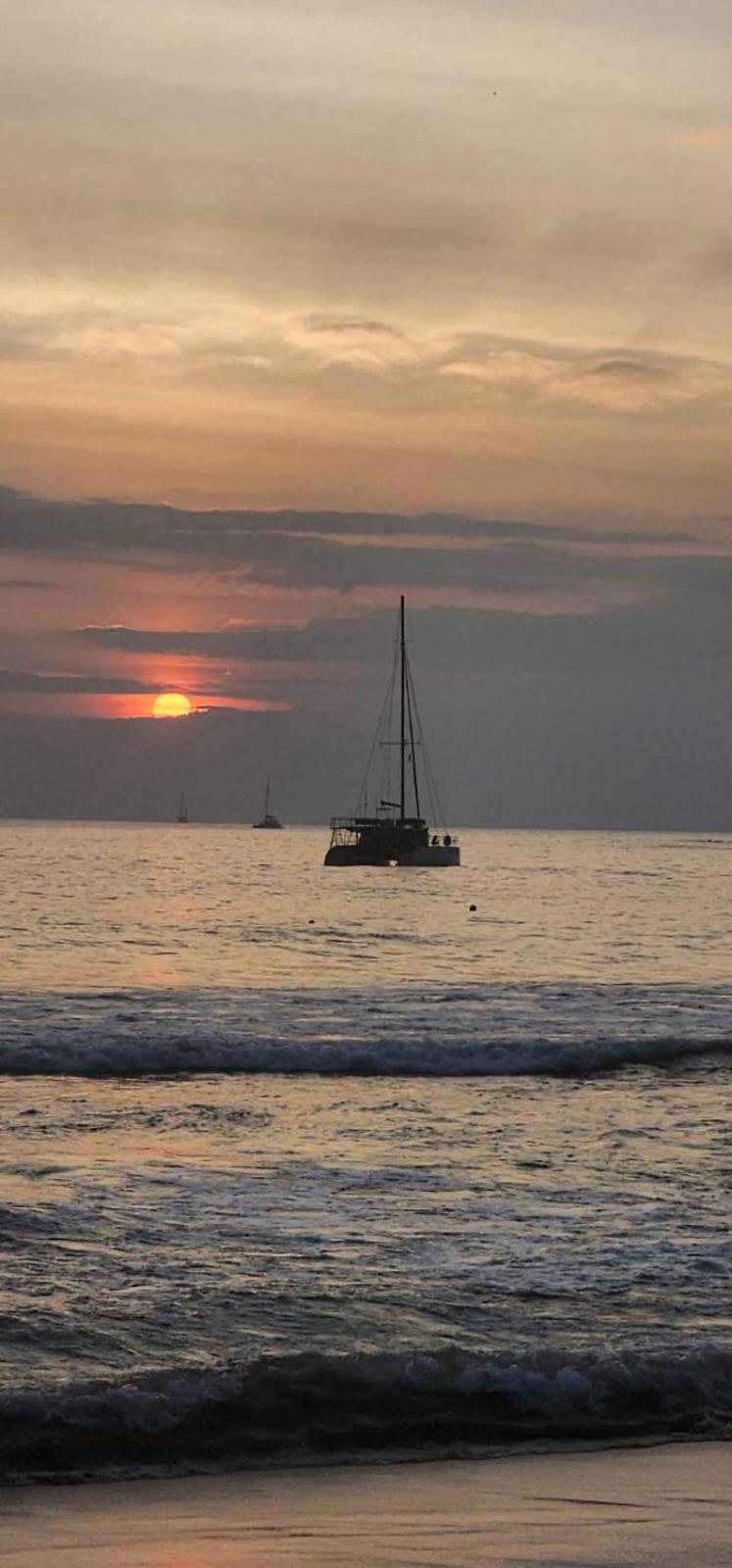 Suncoast Beach Hotel Mirissa Buitenkant foto