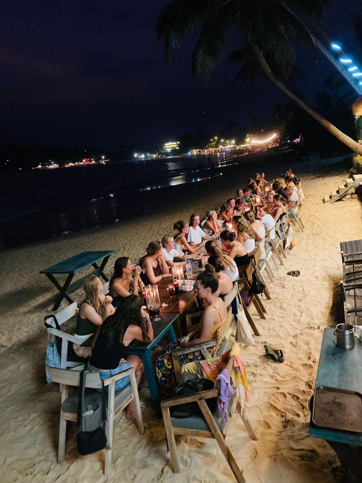 Suncoast Beach Hotel Mirissa Buitenkant foto
