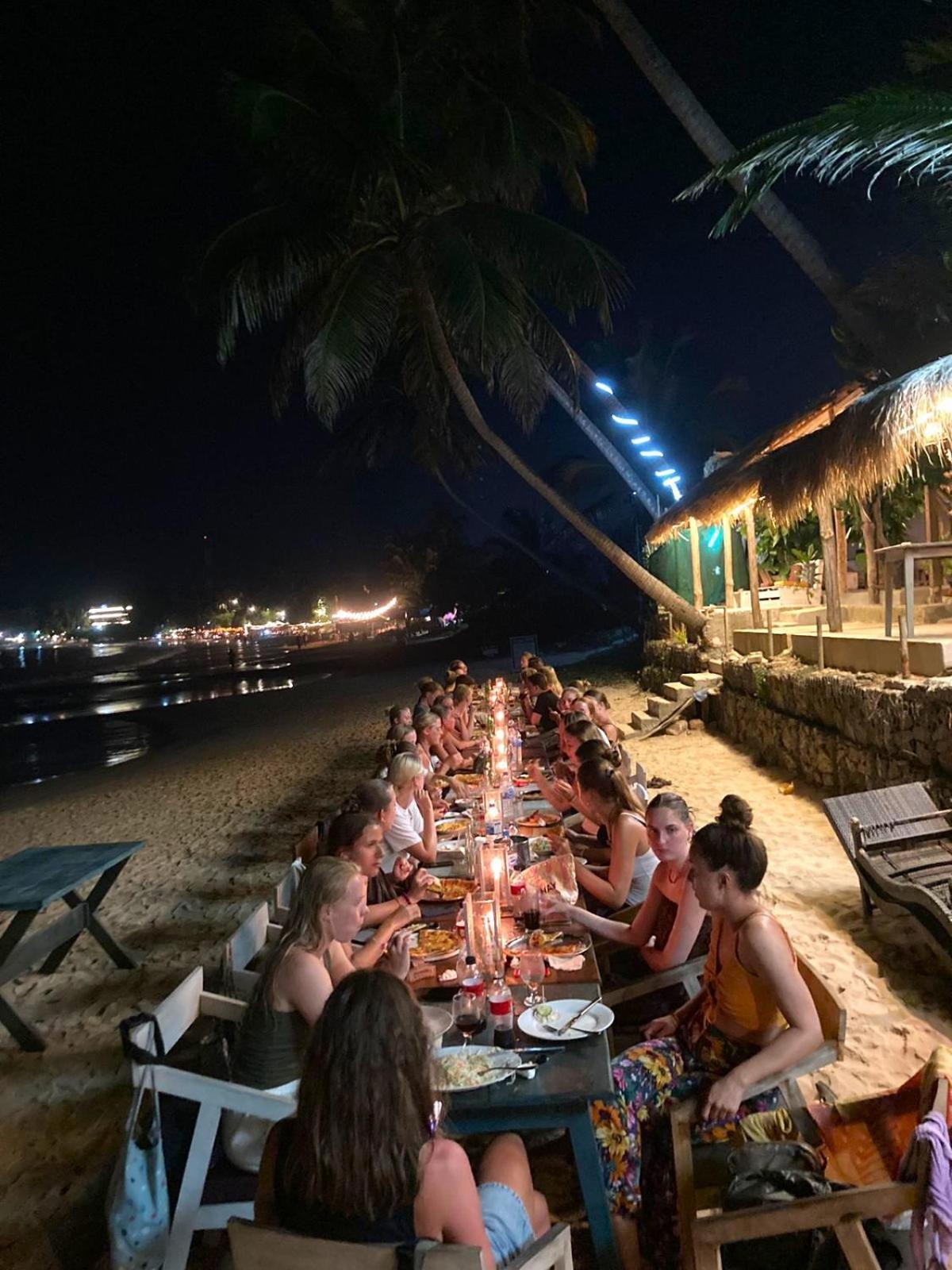 Suncoast Beach Hotel Mirissa Buitenkant foto