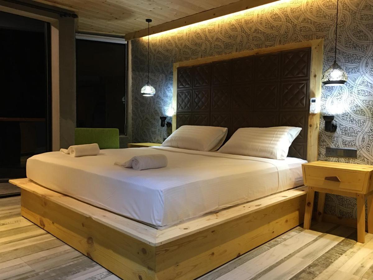 Suncoast Beach Hotel Mirissa Buitenkant foto